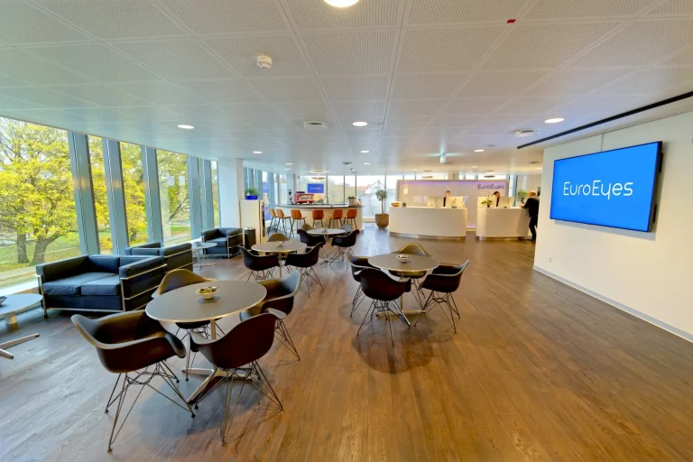 Patientlounge i EuroEyes-klinikken i København