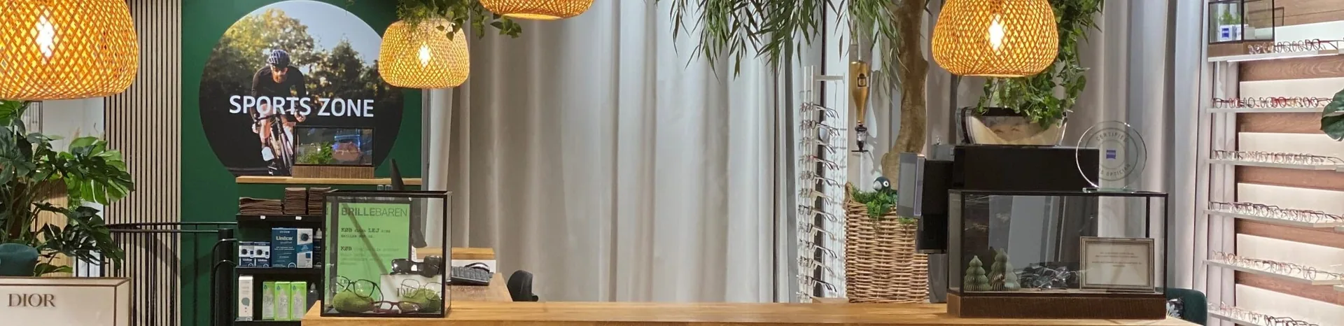 Die Brillenausstellung in einer EuroEyes-Klinik